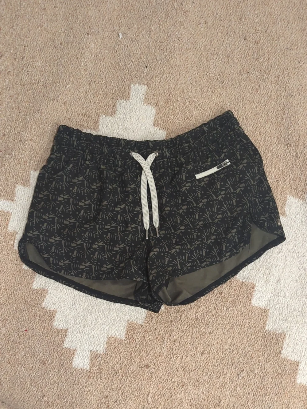 Vuori โณ๏ธ Clementine Shorts ๐ Small - Picture 1 of 4